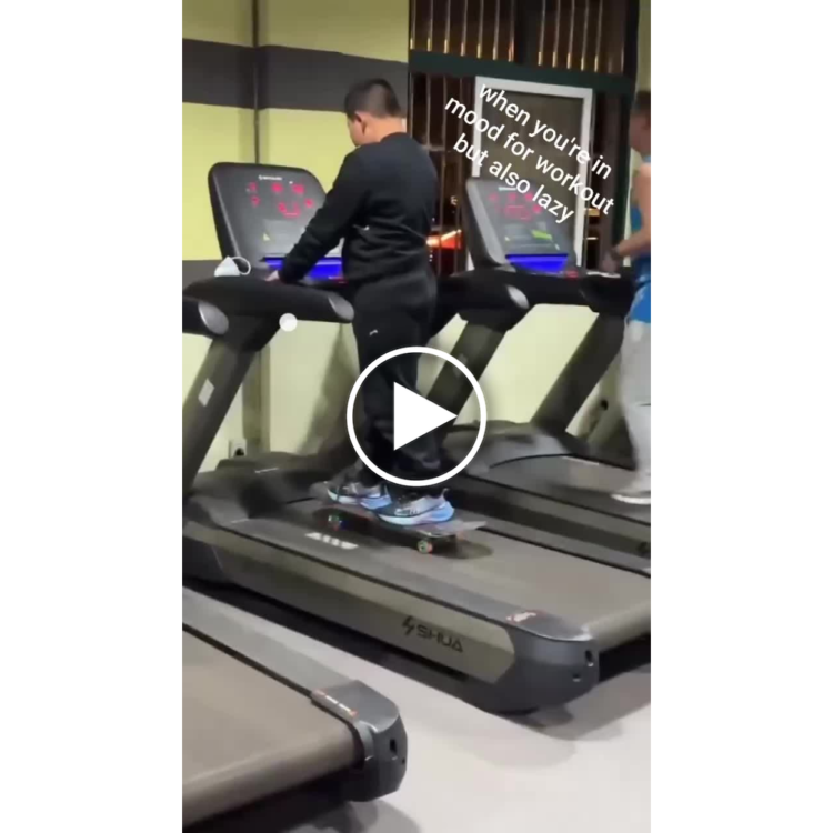 When you’re in mood for workout but also lazy. Story of my gym life 😂 #mood #lazyfitness #gymlife.