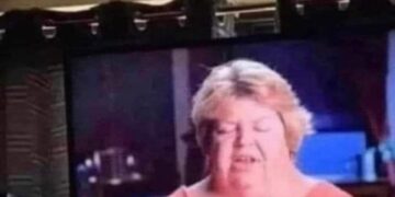 You know people be lying for no reason and then claim stuff like "And then, he grabbed me by the neck" #relatable.