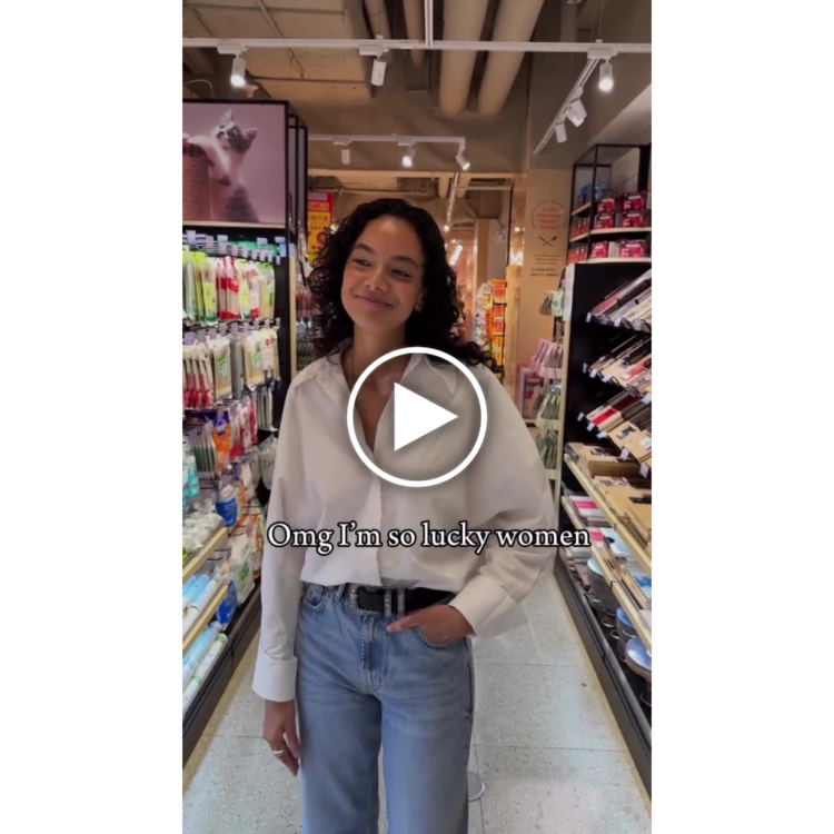 You ever just walk into a store and think "Omg I'm so lucky women." Yeah, me too. #lucky #women #mood.